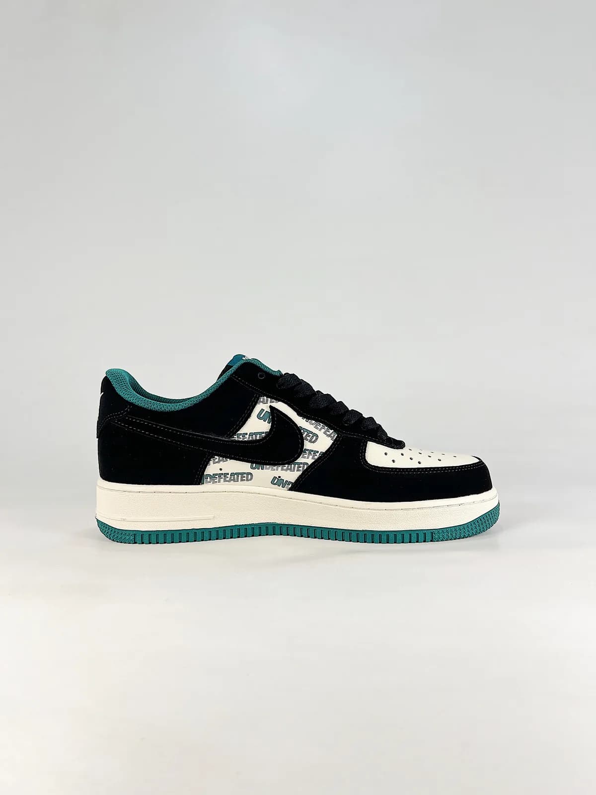 Nike Air Force 1 07 Low branco e verde
