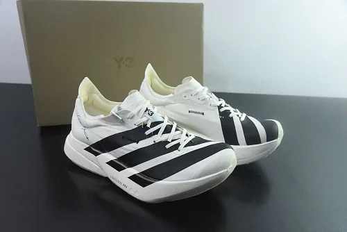 adidas Y-3 Adios Pro 3 (colaboração com Yohji Yamamoto) na colorway Off White / Core Black