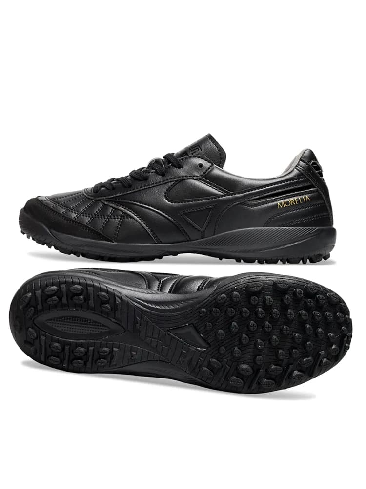 Mizuno Morelia Sala Classic TF (em tom totalmente preto/"Triple Black" com a inscrição "MORELIA" em dourado no lateral).