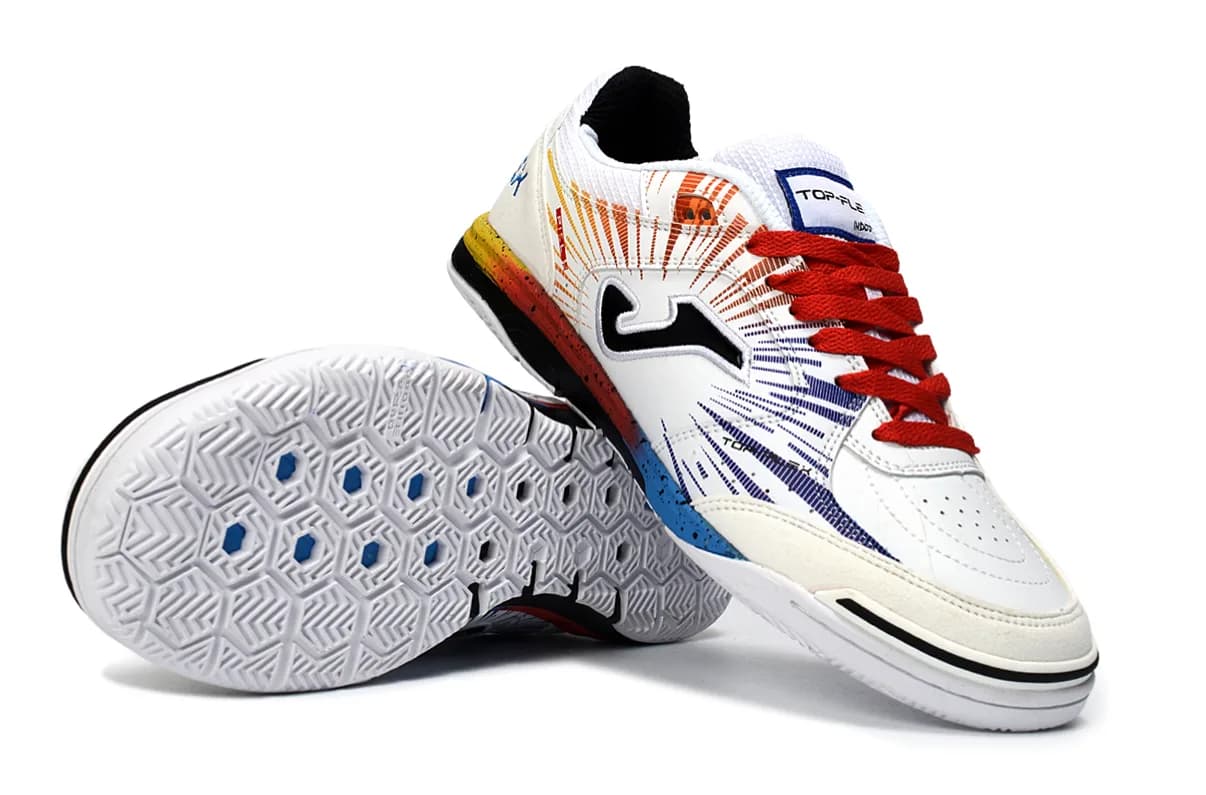 ? Joma Top Flex Rebound IN (em tom branco, vermelho, azul e amarelo com estampados gráficos).