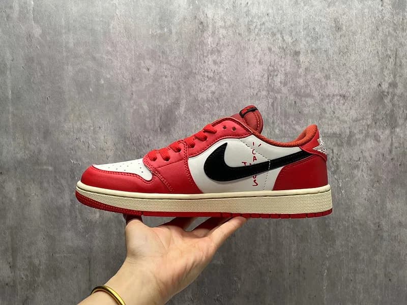 Travis Scott x Air Jordan 1 Low OG "Chicago