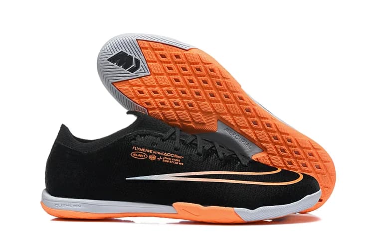 Nike Mercurial Vapor 14 Pro IC (em tom preto com pormenores em laranja e cinza/prata e sola laranja).